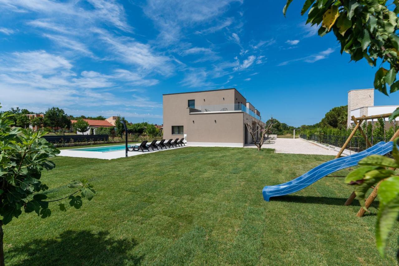 Villa Dafna Porec Bagian luar foto