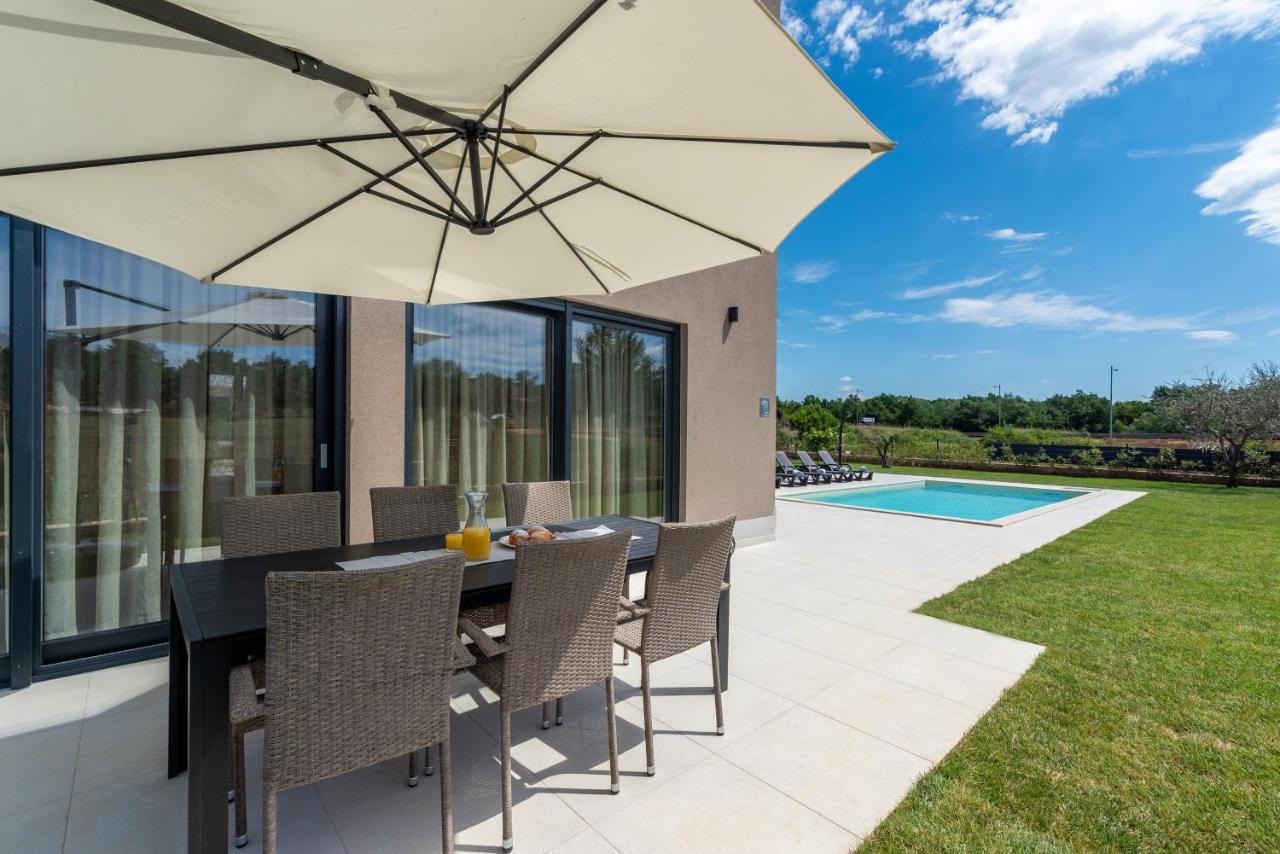 Villa Dafna Porec Bagian luar foto