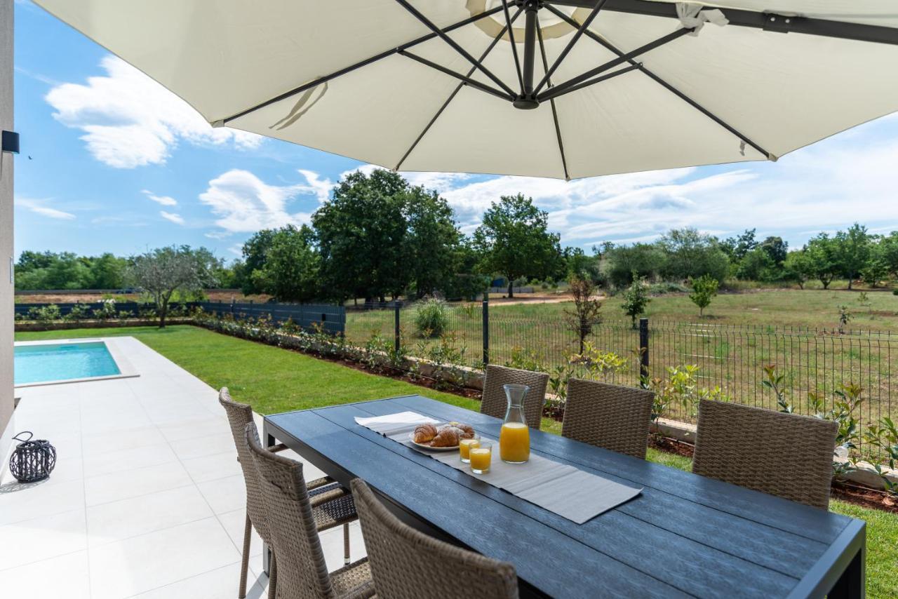 Villa Dafna Porec Bagian luar foto